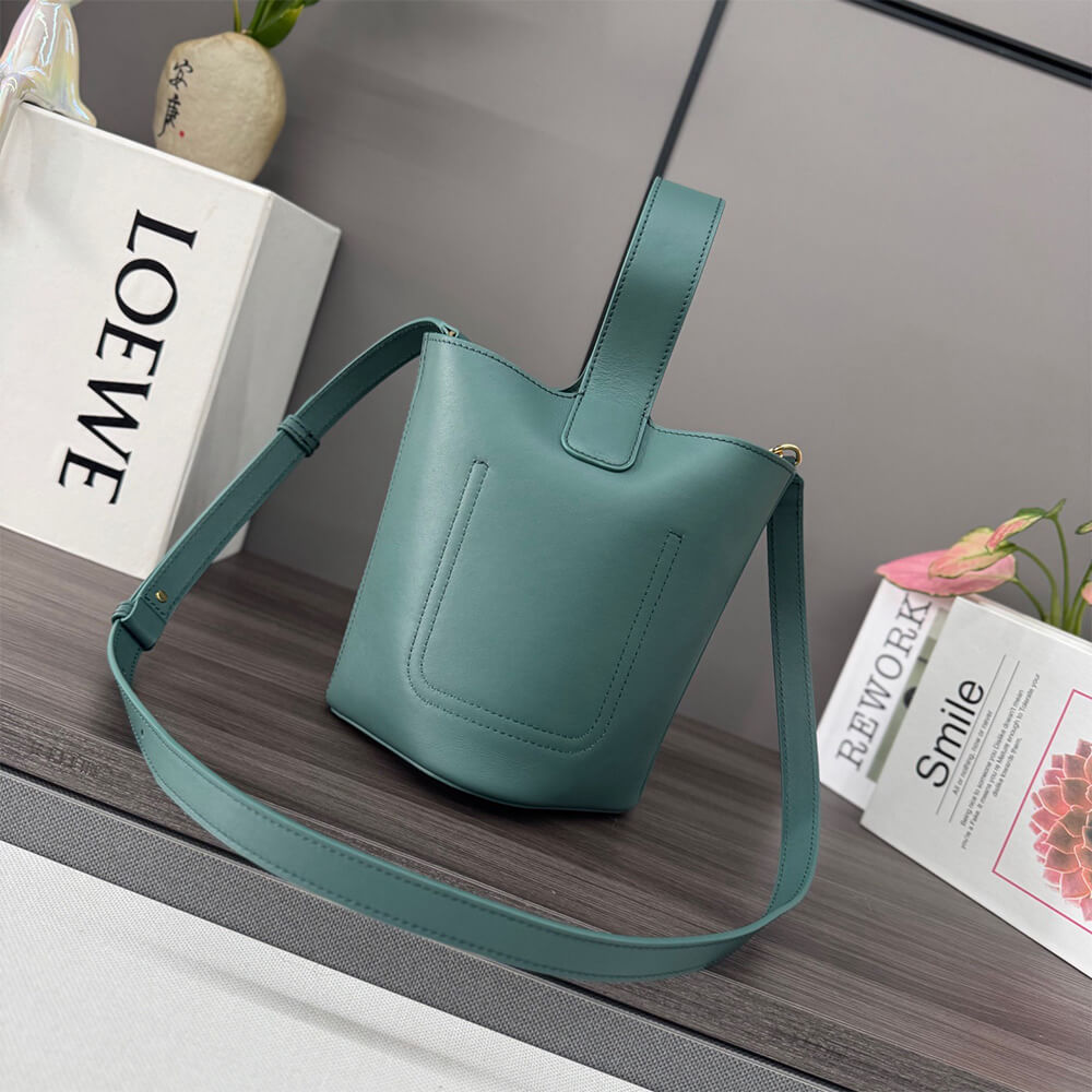 LOEWE Mini Pebble bucket in smooth calfskin(high-end grade)