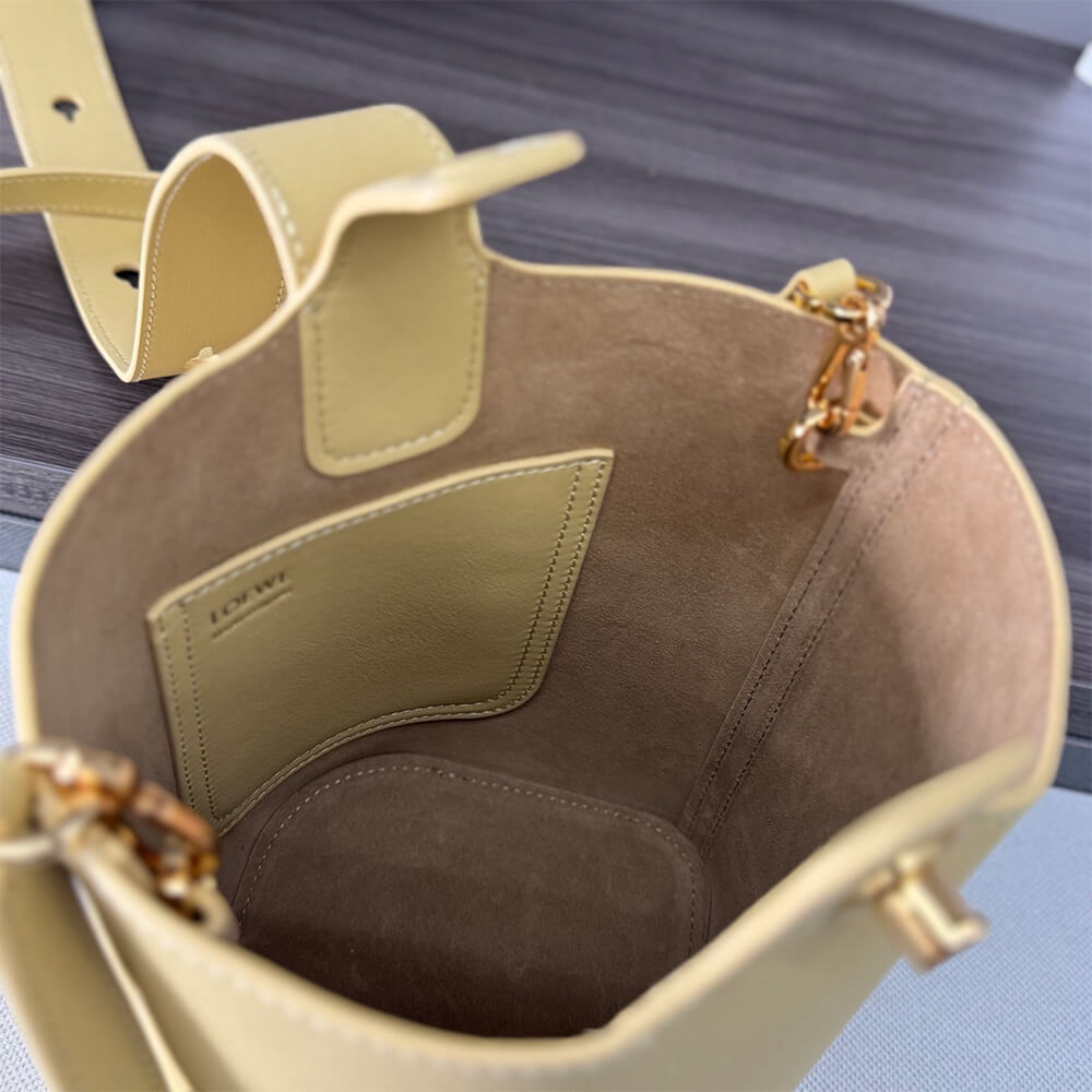 LOEWE Mini Pebble bucket in smooth calfskin(high-end grade)