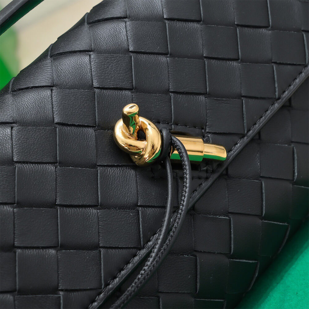 Bottega Veneta Andiamo Clutch(HIGH-END GRADE)